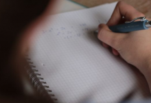根據(jù)GCSE成績(jī)排名最好和最差的金斯頓中學(xué)