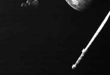 一架太空船飛越地球 調整了其繞行至太陽系最小和最內層行星的路徑