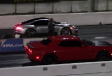 道奇挑戰(zhàn)者地獄貓飆車比賽992保時(shí)捷911 Carrera獲勝