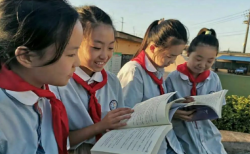 書(shū)香進(jìn)校園 海豹閱讀打造小學(xué)生優(yōu)秀共讀種子班級(jí)