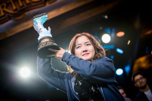爐石傳說首位女選手奪冠 中國選手獅醬創(chuàng)造歷史！