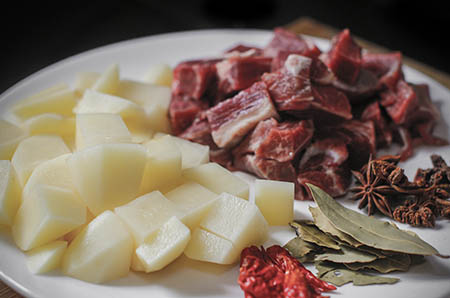 重陽節(jié)的老奶奶簡(jiǎn)筆畫1