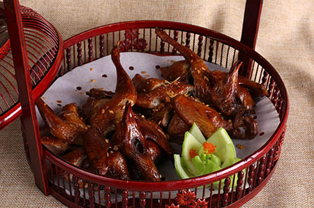 可愛(ài)鯨魚(yú)簡(jiǎn)筆畫(huà)步驟4