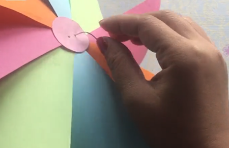 勞動節(jié)假日玩具風車制作方法7